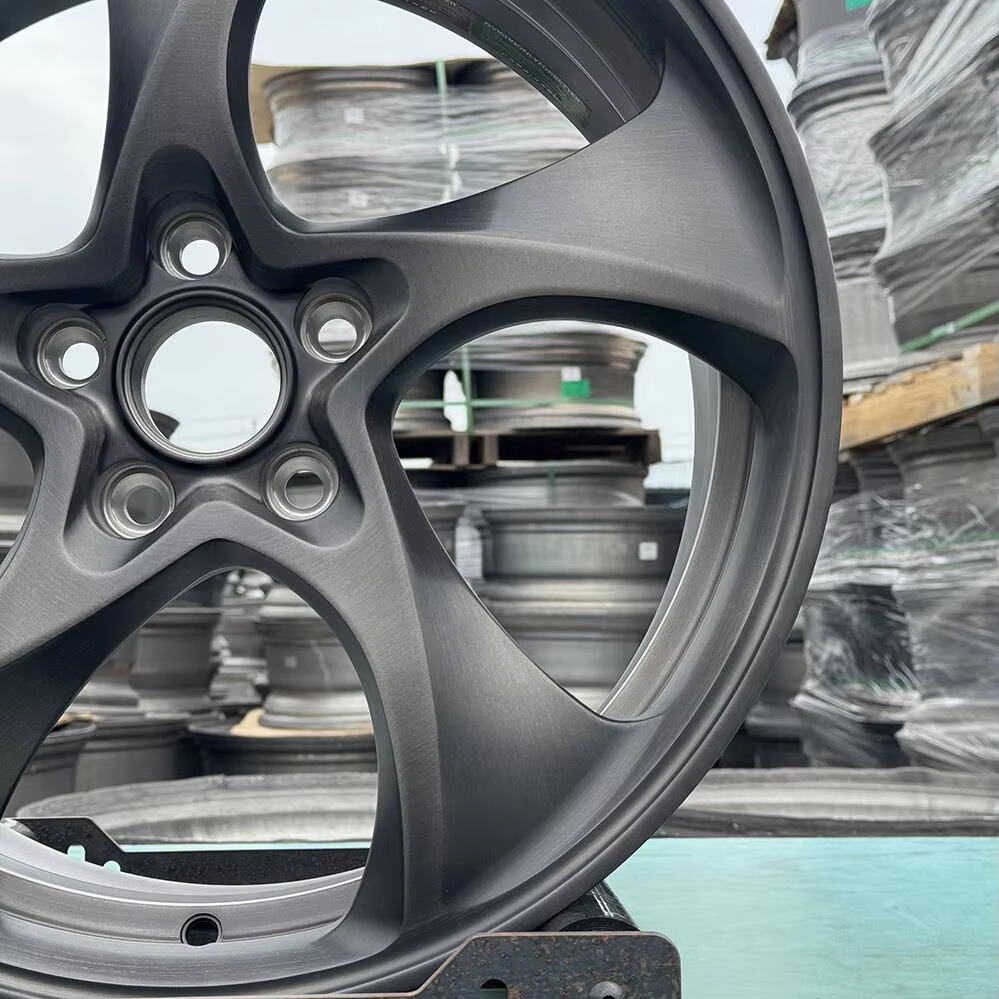 カーボンファイバー鍛造ホイールの耐久性：神話と現実