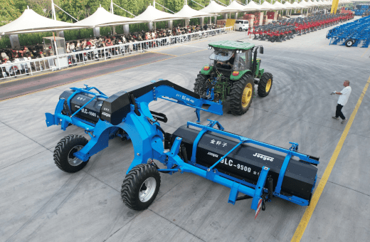 Jincula Agricultural Equipment Co., Ltd. successfully produced the first domestic 9LC-9500 intelligent distribution rake