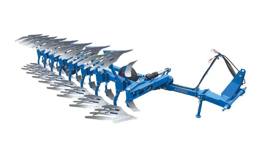 How does a disc harrow help in managing soil erosion and improving crop yield?