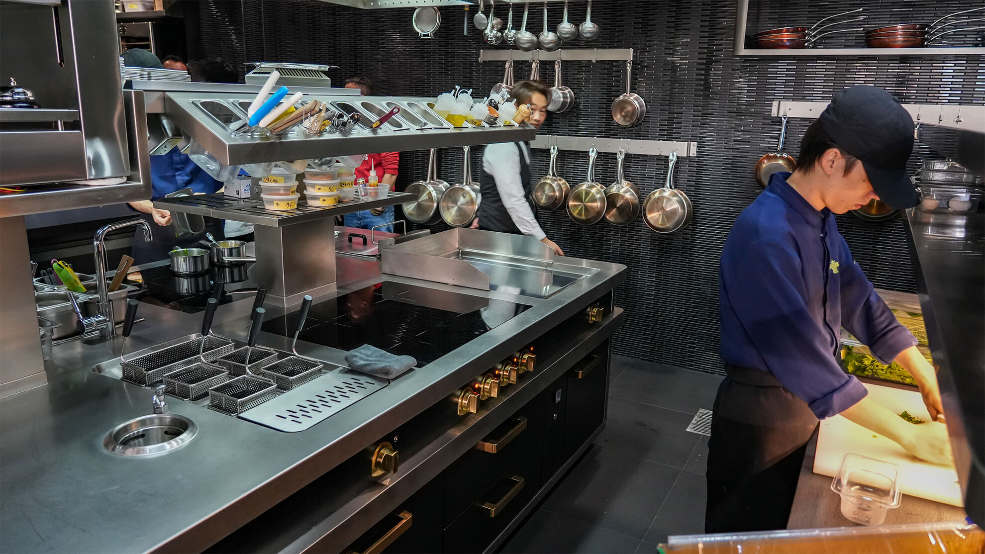 Suparnin Restaurant Kitchen By Shinelong