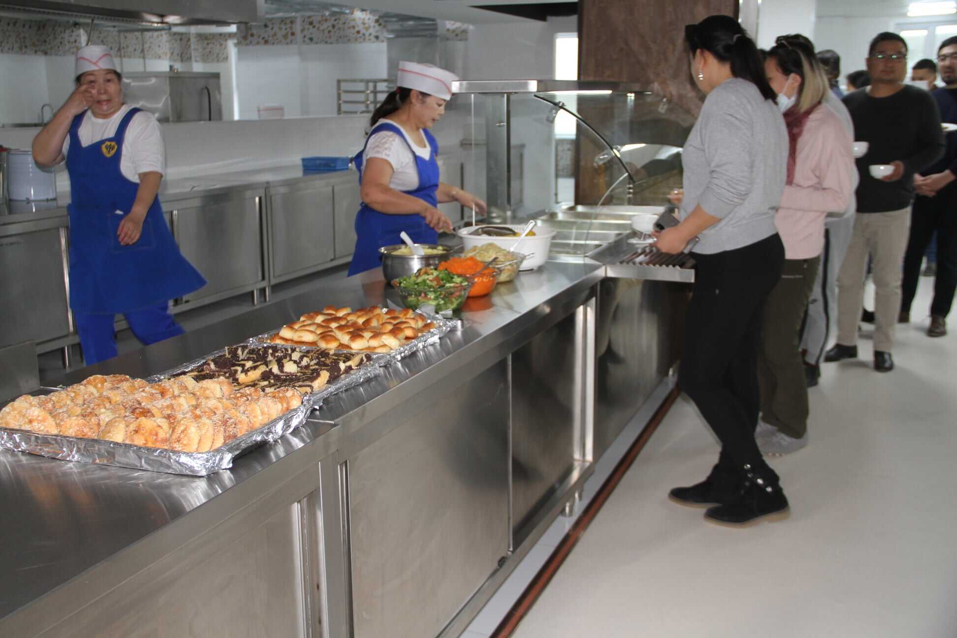 school cafeteria serving line