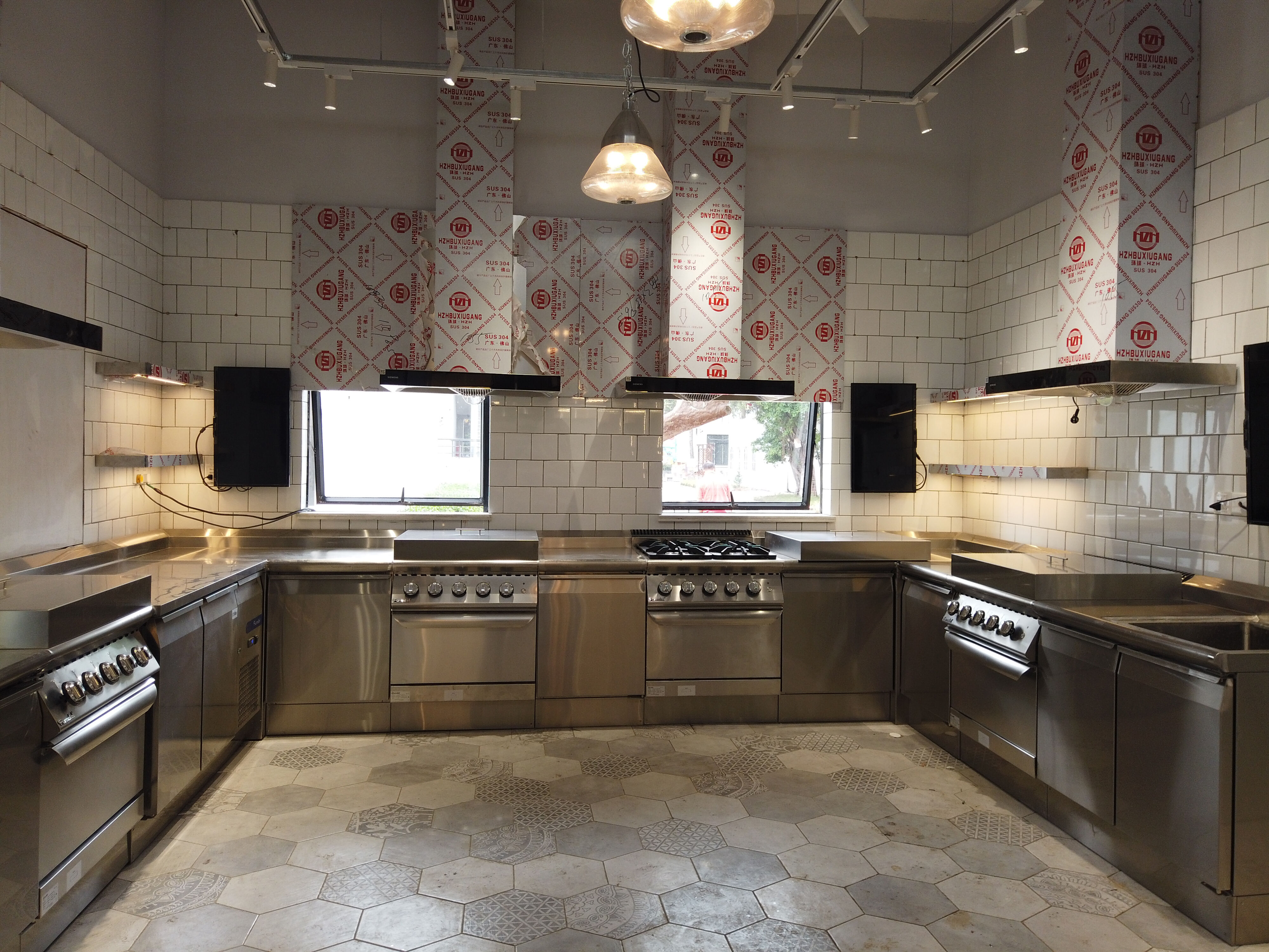 Apply the 3-Zone Workflow Framework to Optimize Small Commercial Kitchen Layout