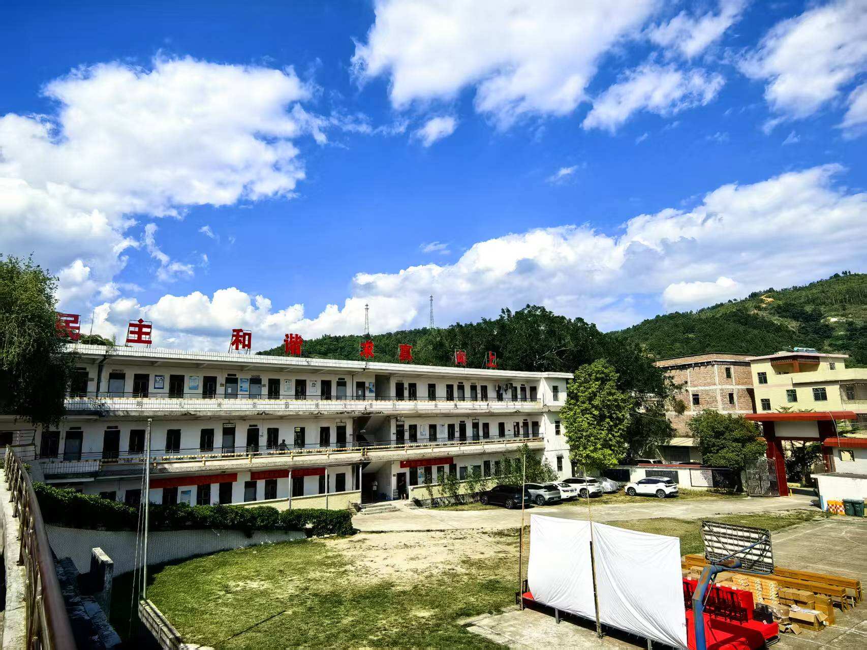 Green Water Primary School in Mianyang Town