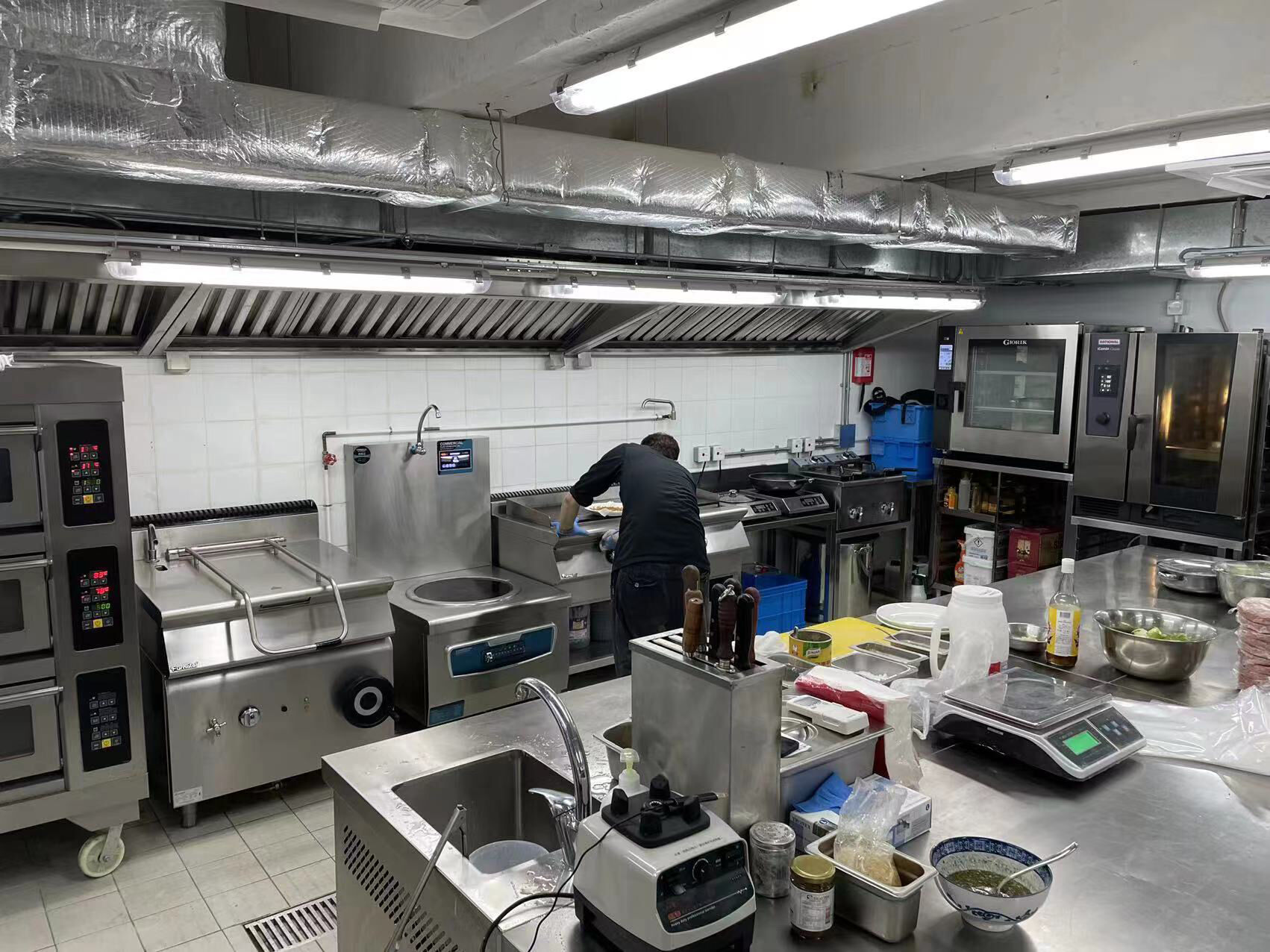 Cafeteria Kitchen Design: Aligning Layout with School-Specific Workflow