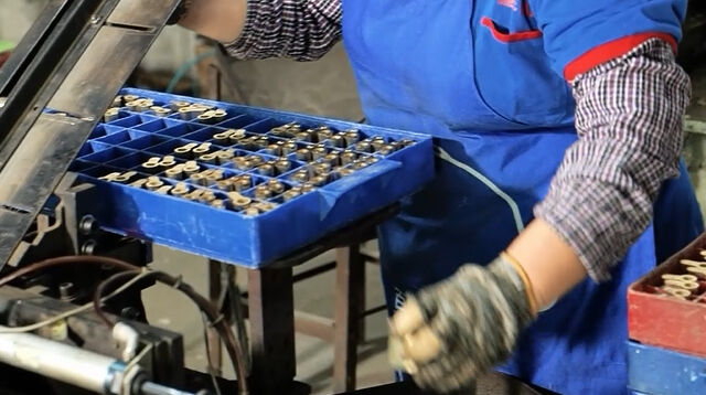 Olemme luotettava toimittaja ovien ja ikkunoiden tarvikkeista.