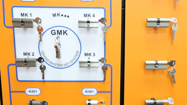 ماسٹر کی سسٹم میں، ماسٹر کی تمام سلنڈرز کو کھولتی ہے جو اس سسٹم میں موجود ہیں