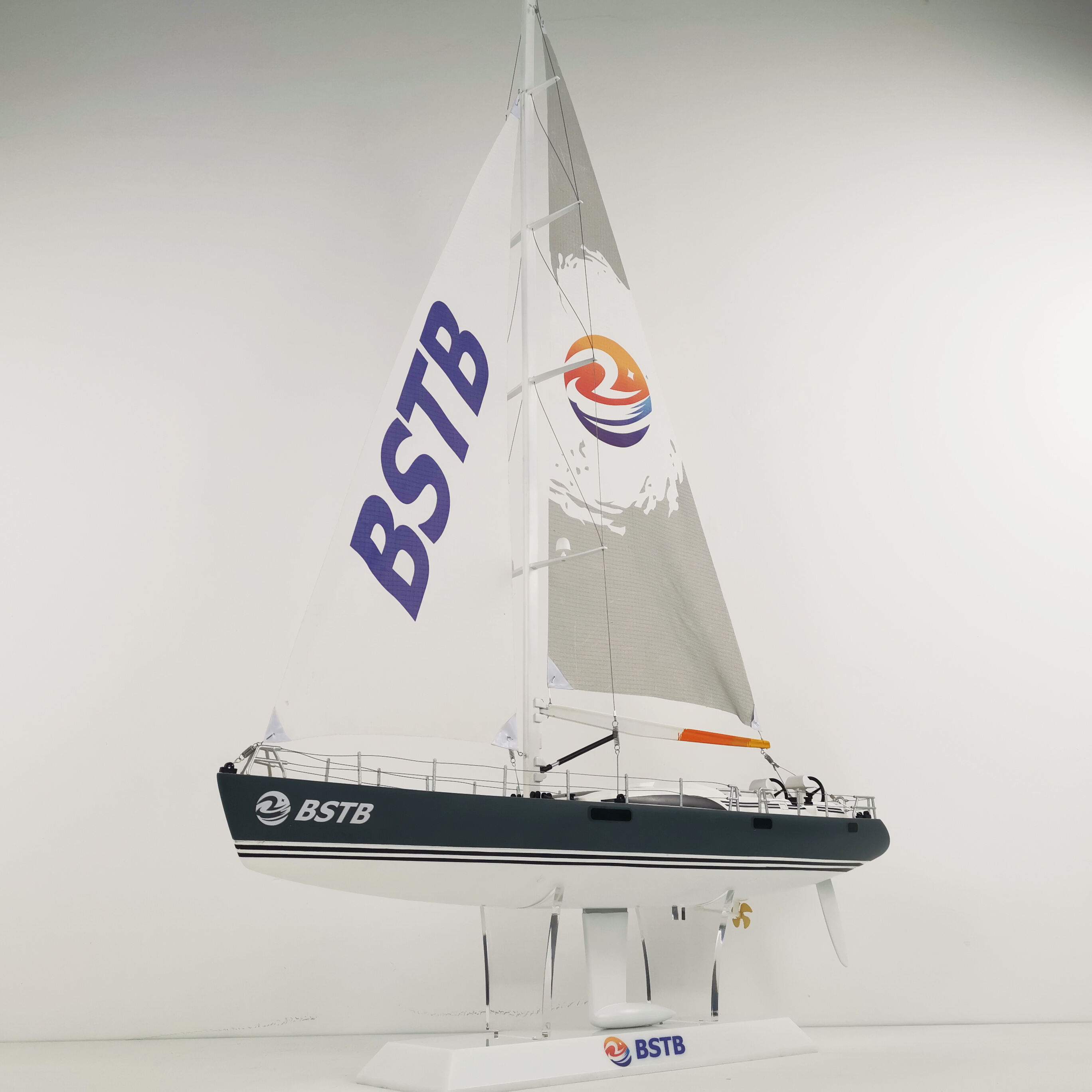 O.A.S ship model's exquisite craftsmanship: creating realistic sailing models