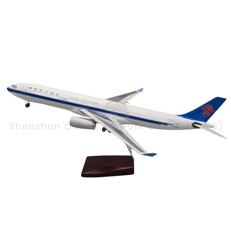 【L】LED ABS Resin Airplane Model Airbus A330 China Southern Airlines Size 47cm Scale 1:135 with LED Light and Landing Gear