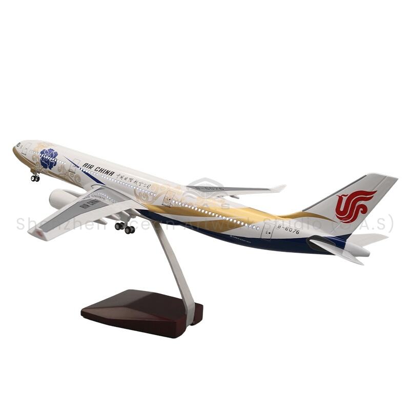 【L】LED ABS Resin Airplane Model Airbus 330 Air CHINA Size 47cm Scale 1:135 with LED Light and Landing Gear