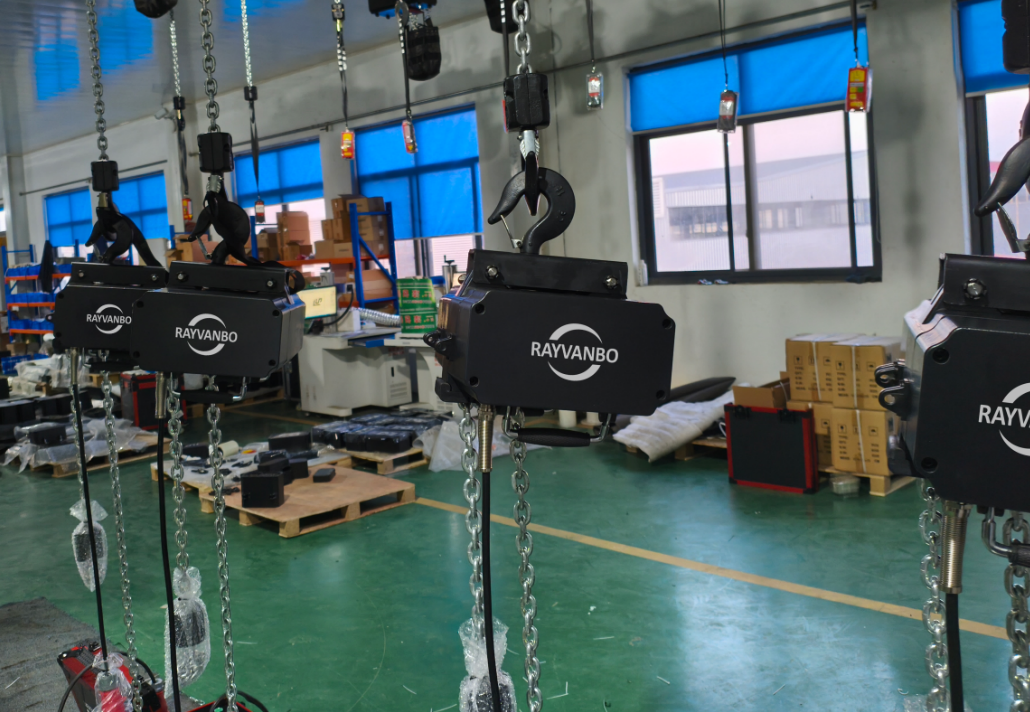 Rayvanbo 4 Sets Electric Stage hoist to Iraq Customer