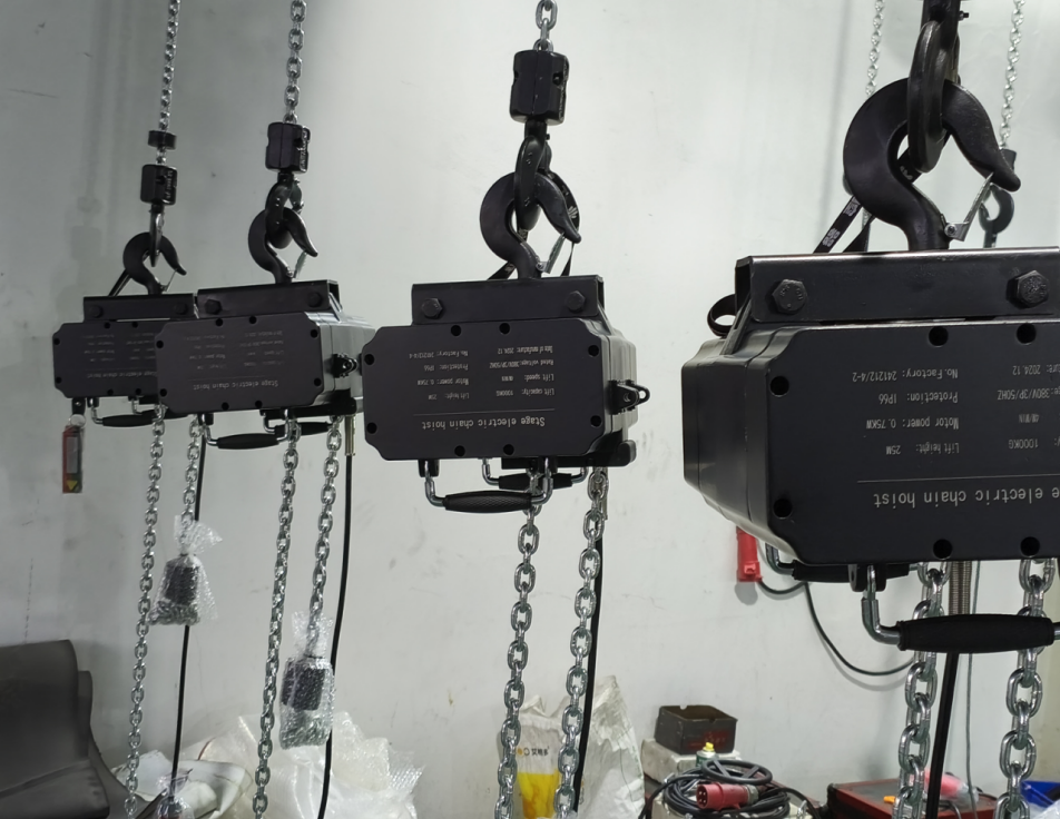 Rayvanbo 4 Sets Electric Stage hoist to Iraq Customer
