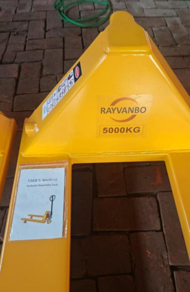 rayvanbo 18 sets 5t hand pallet trucks for uae customer-2