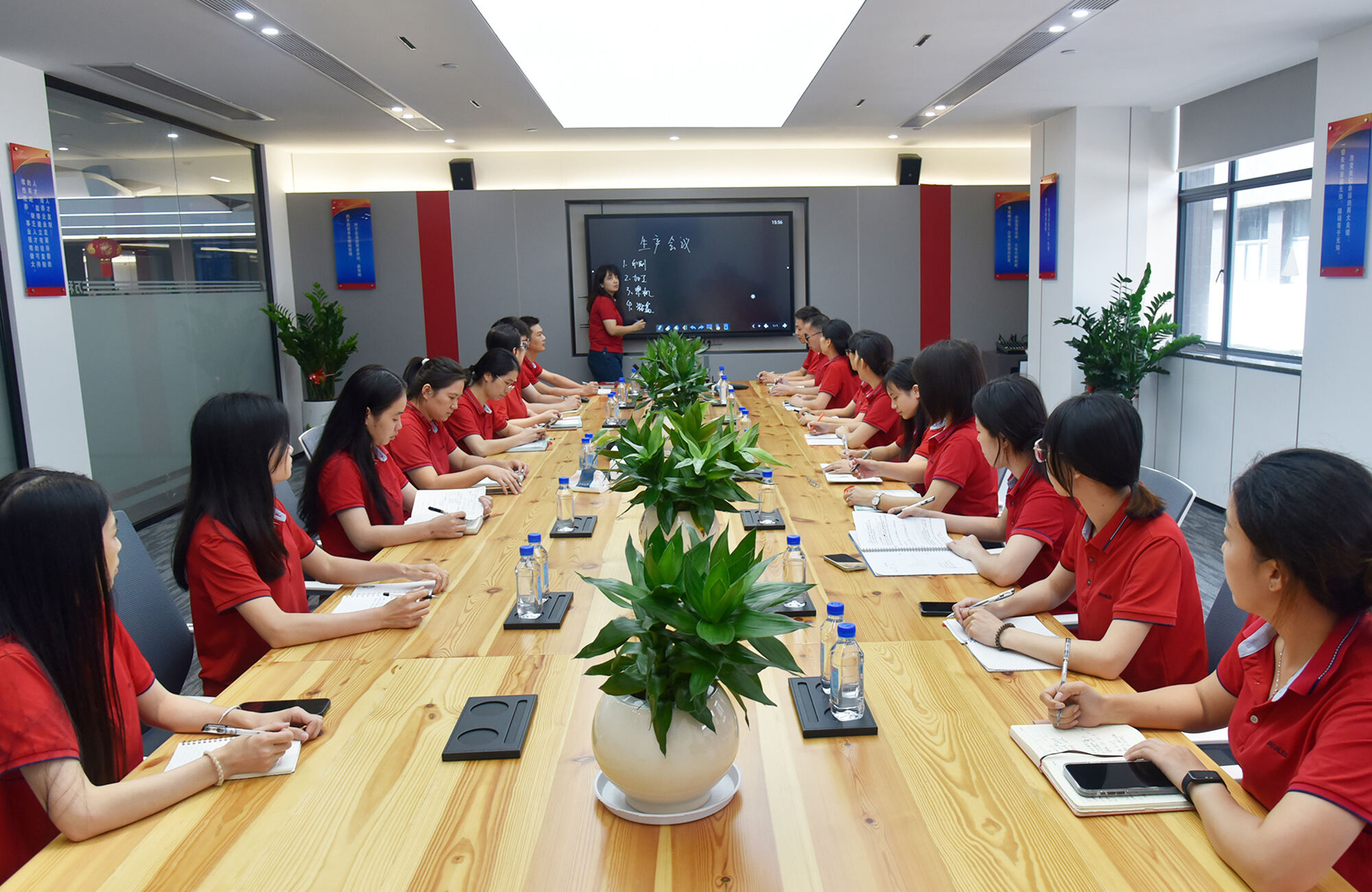 Petardóirí PETG饰应用于 Wanli Office Decoration