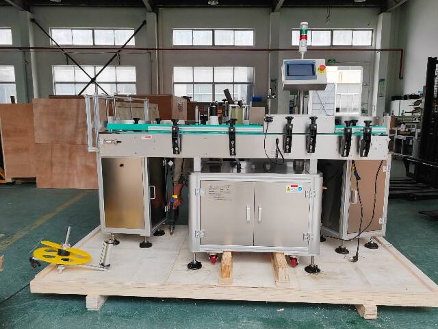 شحنة ماكينتي وضع ملصقات دائرية عمودية مع طاولات دوارة إلى فيتنام في 4 نوفمبر 2025