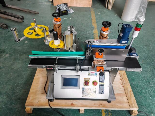 اكتمال الشحنة الناجحة لماكينة وسم لاصقة مكتبية إلى الإكوادور في 3 نوفمبر 2025