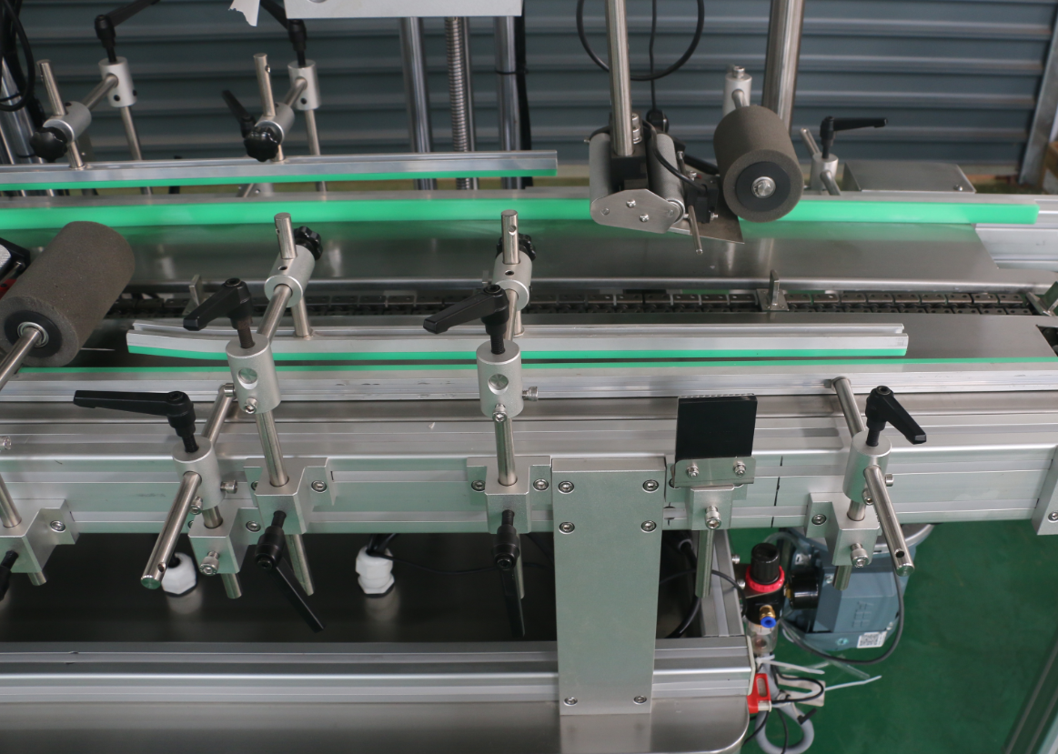 Clamshell customized labeling machine factory