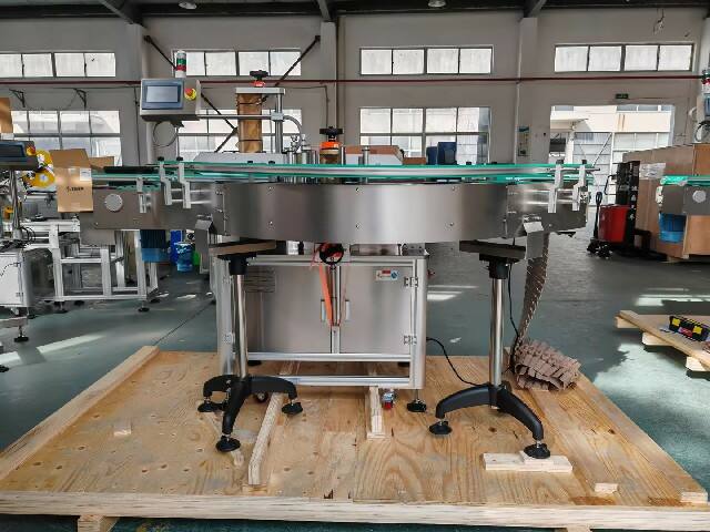 أرسلت الشركة بنجاح 5 آلات وسم بملصقات من جانب واحد إلى إندونيسيا في 23 ديسمبر 2025