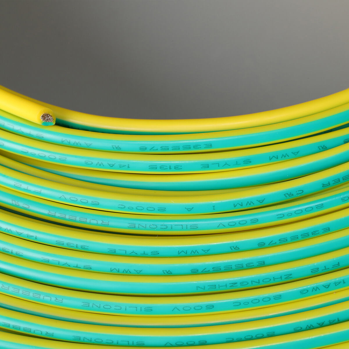 Які фактори слід враховувати при виборі сонячного кабелю?