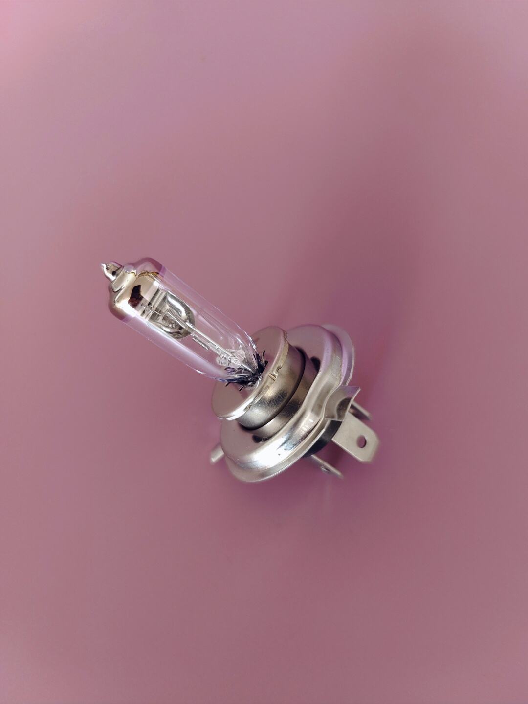 Bombeu d'halogen per a automoció: El paper en preservar la visibilitat nocturna