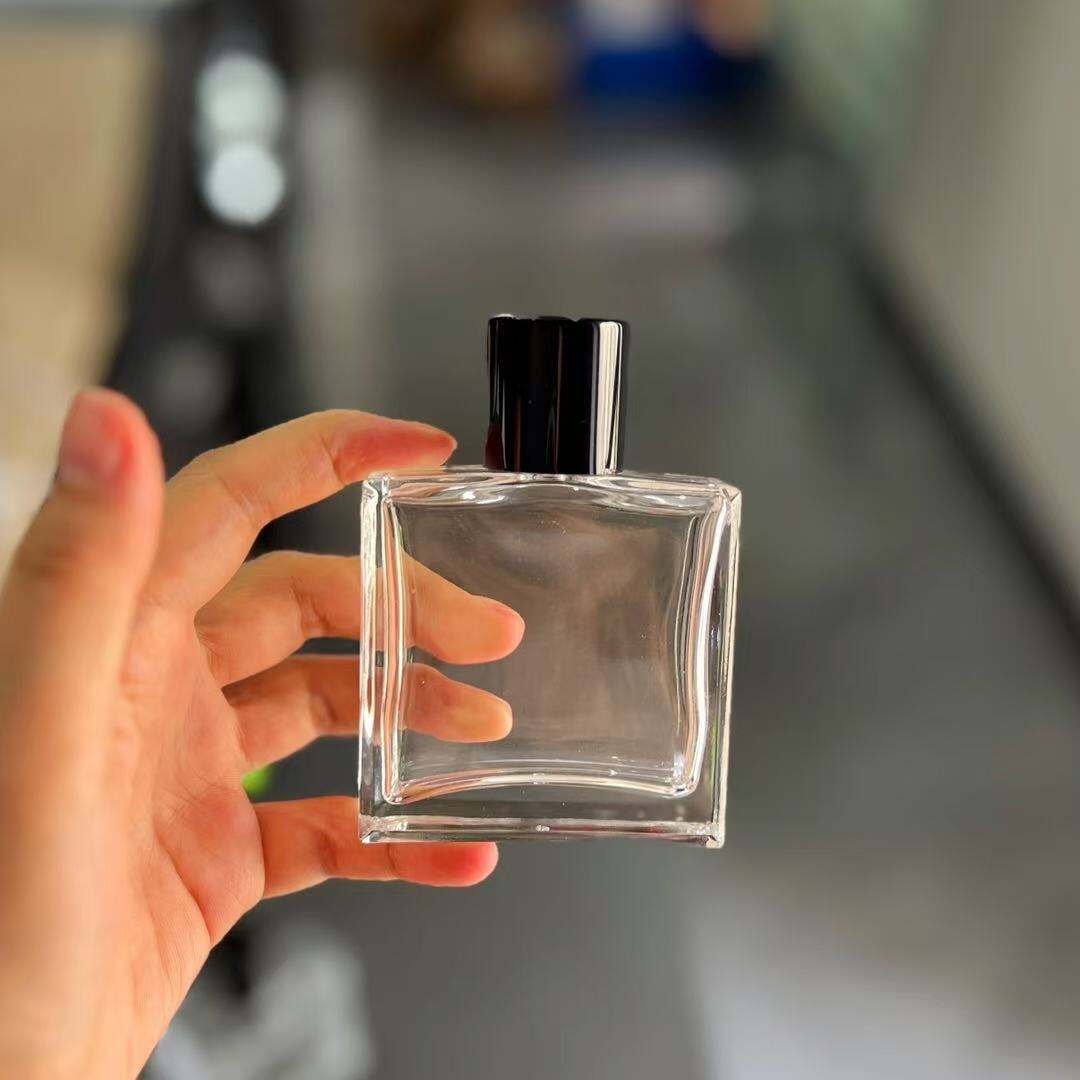 Eleva la tua esperienza olfattiva con la nostra bottiglia per profumo con tappo magnetico