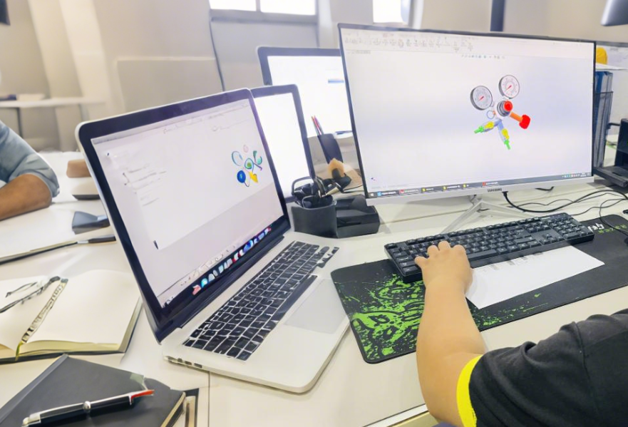 Professional R&D team, casting the core technology