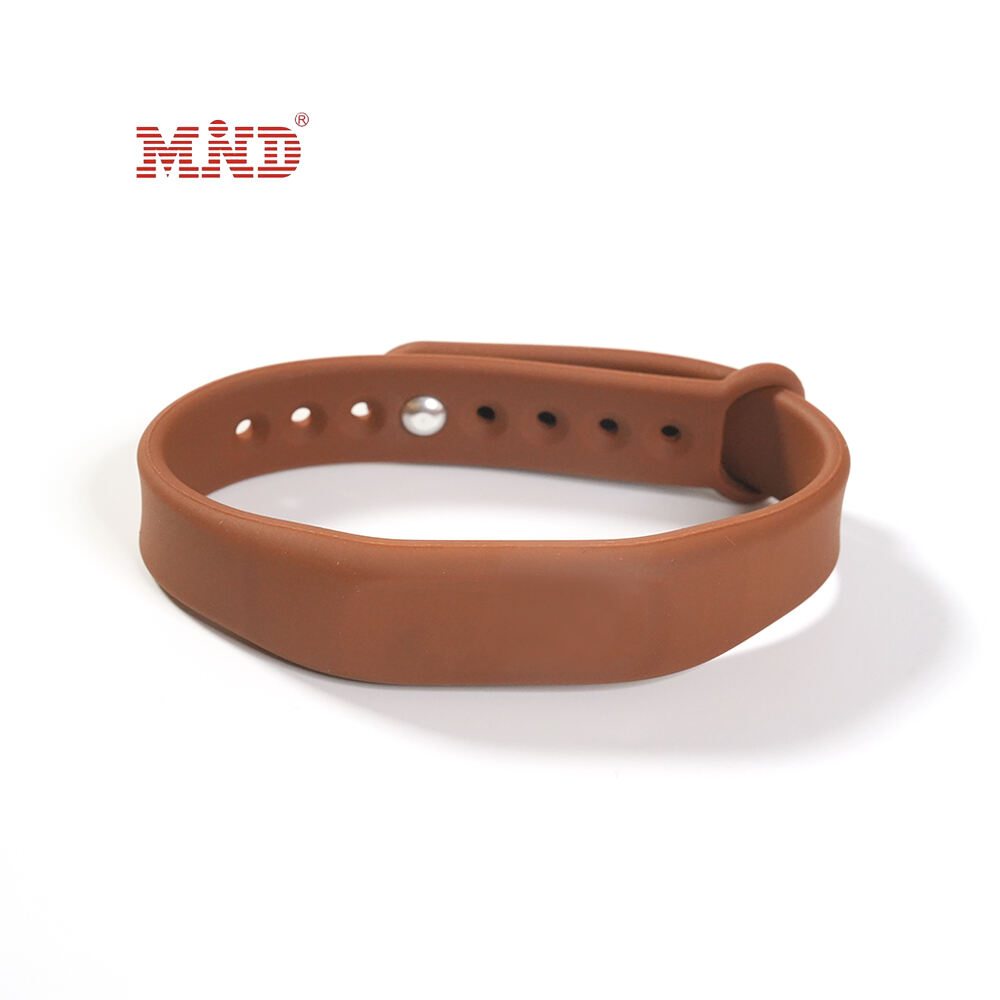 MW1B29 13.56MHZ RFID Silicone Wristband Embossed RFID Bracelets for Hotel