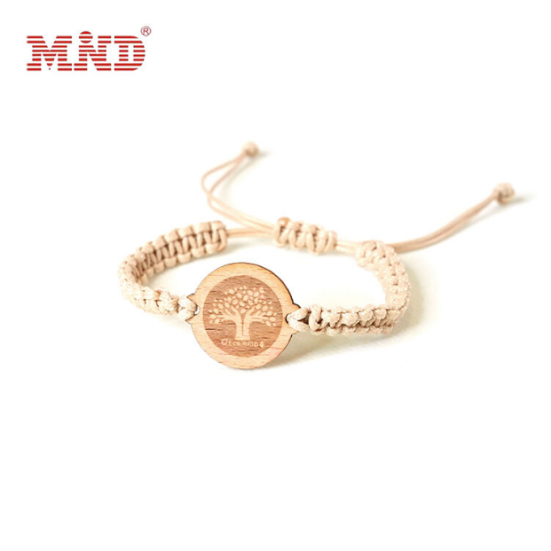 Braccialetti Evento in Legno RFID Tessuto: Un'Opzione Sostenibile e Sicura