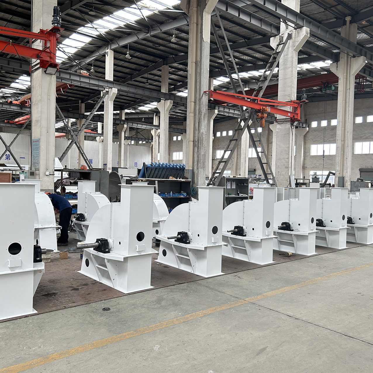 Cómo seleccionar la capacidad adecuada de la elevadora de cangilones para su línea de producción de piensos