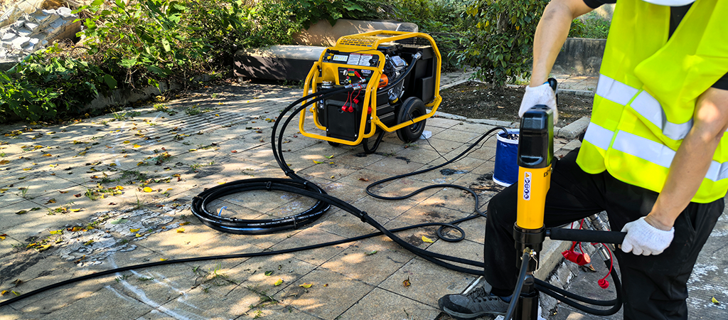 Hydraulic drilling machine