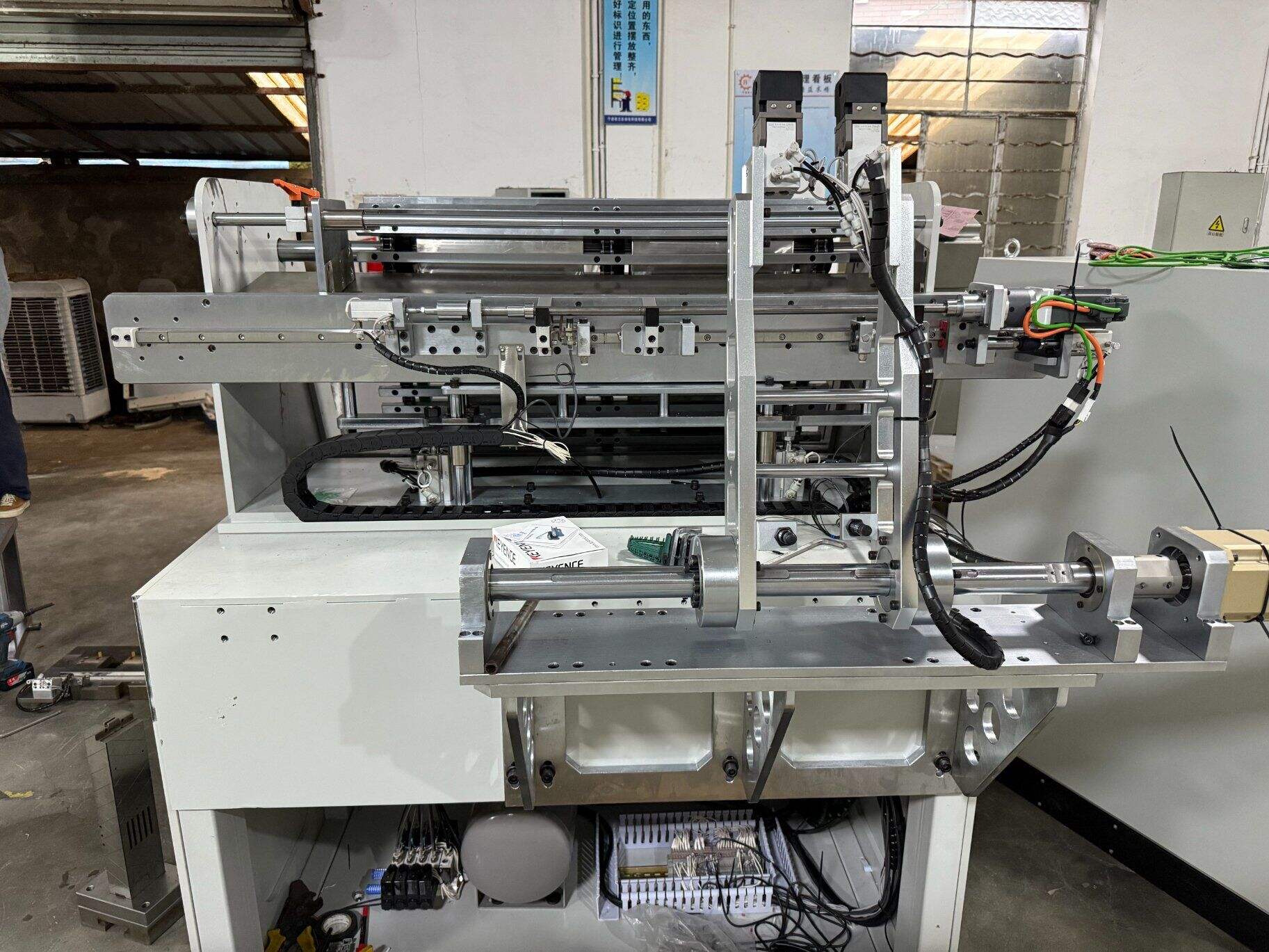 Почему зарубежные производители автозапчастей выбирают оборудование для гибки/резки труб с автоматическими подающими машинами?