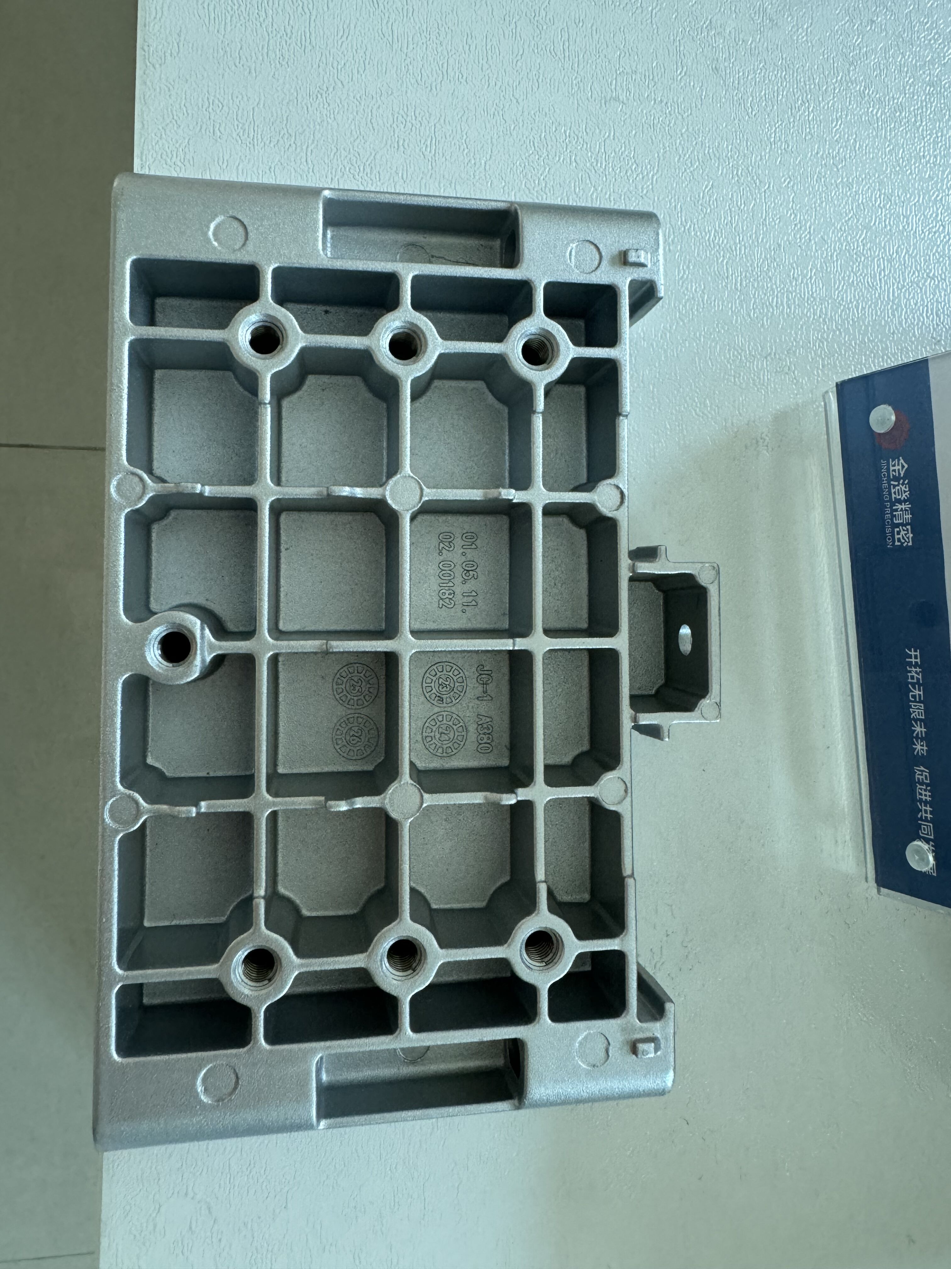 New Energy Vehicle Battery End Plate Die Casting Customized Products: CNC machining process, mold customization, airtightness testing, three coordinates testing, infiltration equipment testing, etc.