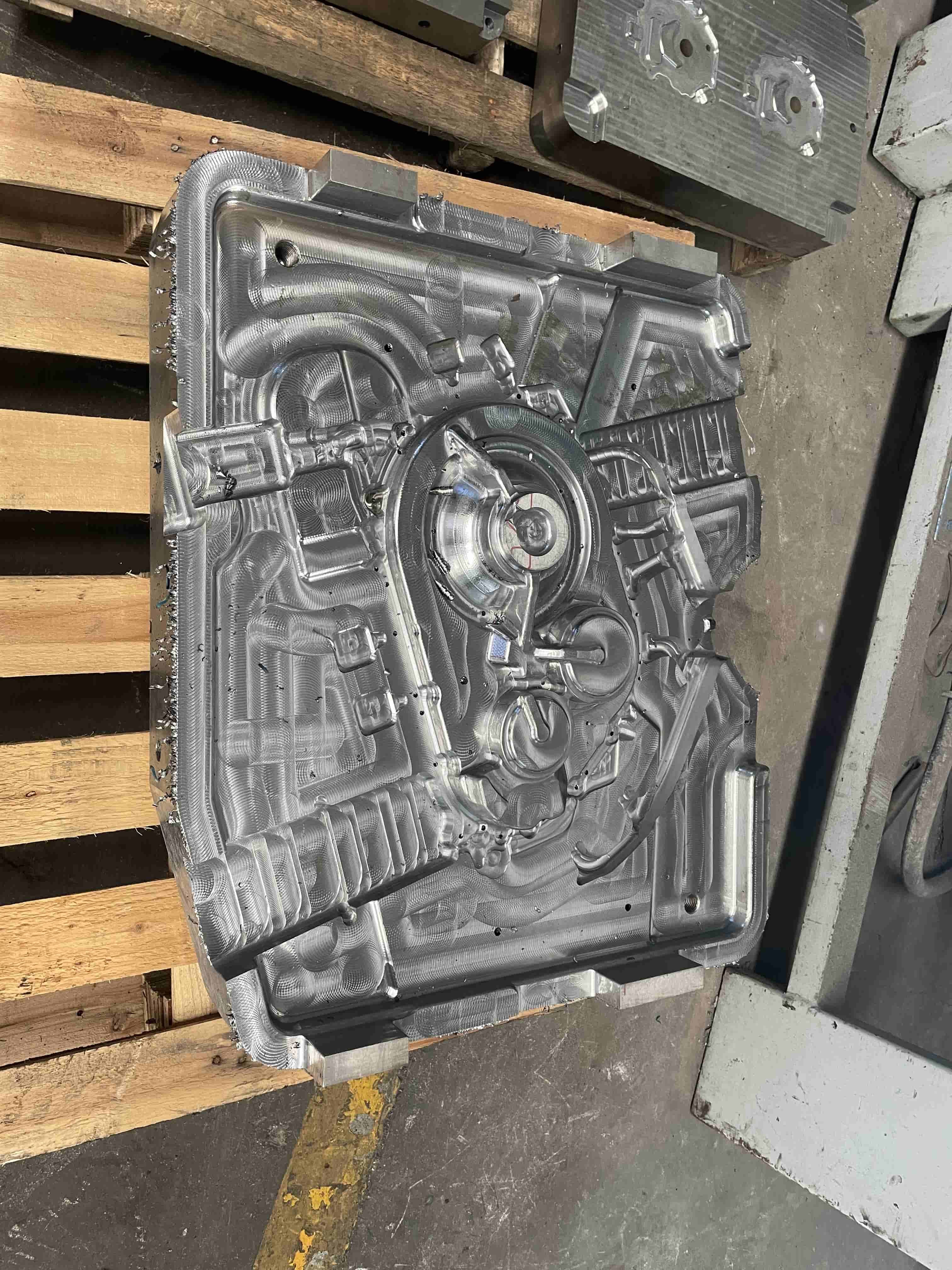 အလျီးမင်း alloy die casting mould ပြင်ဆင်ရေးအတွက် high-quality customisation —— traditional automotive၊ new energy automotive၊ photovoltaic နှင့် telecommunication အစိတ်အပိုင်းများအတွက် mould customisation