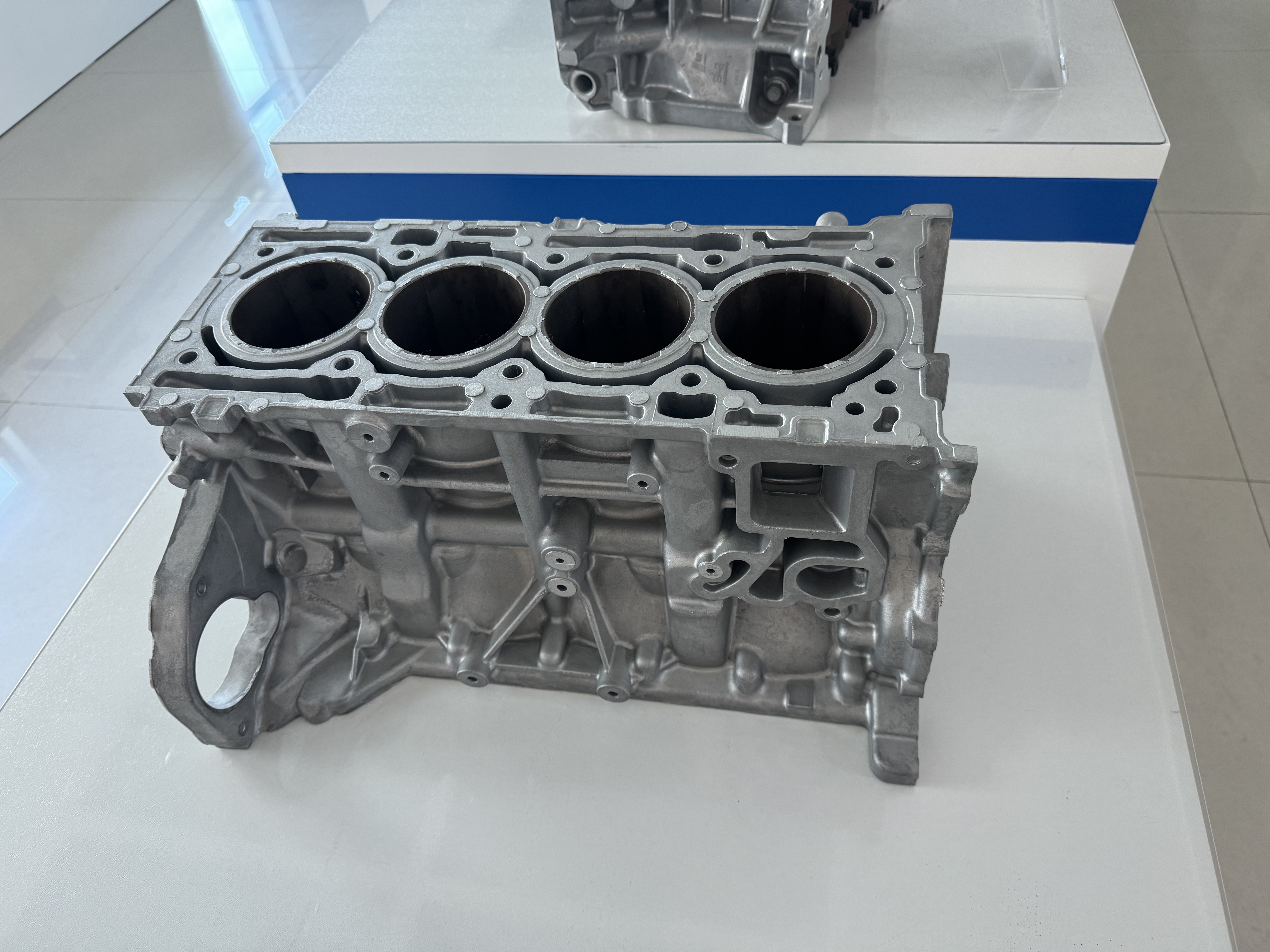 Aluminum die casting products V6 engine cylinder block shell custom cnc machining process