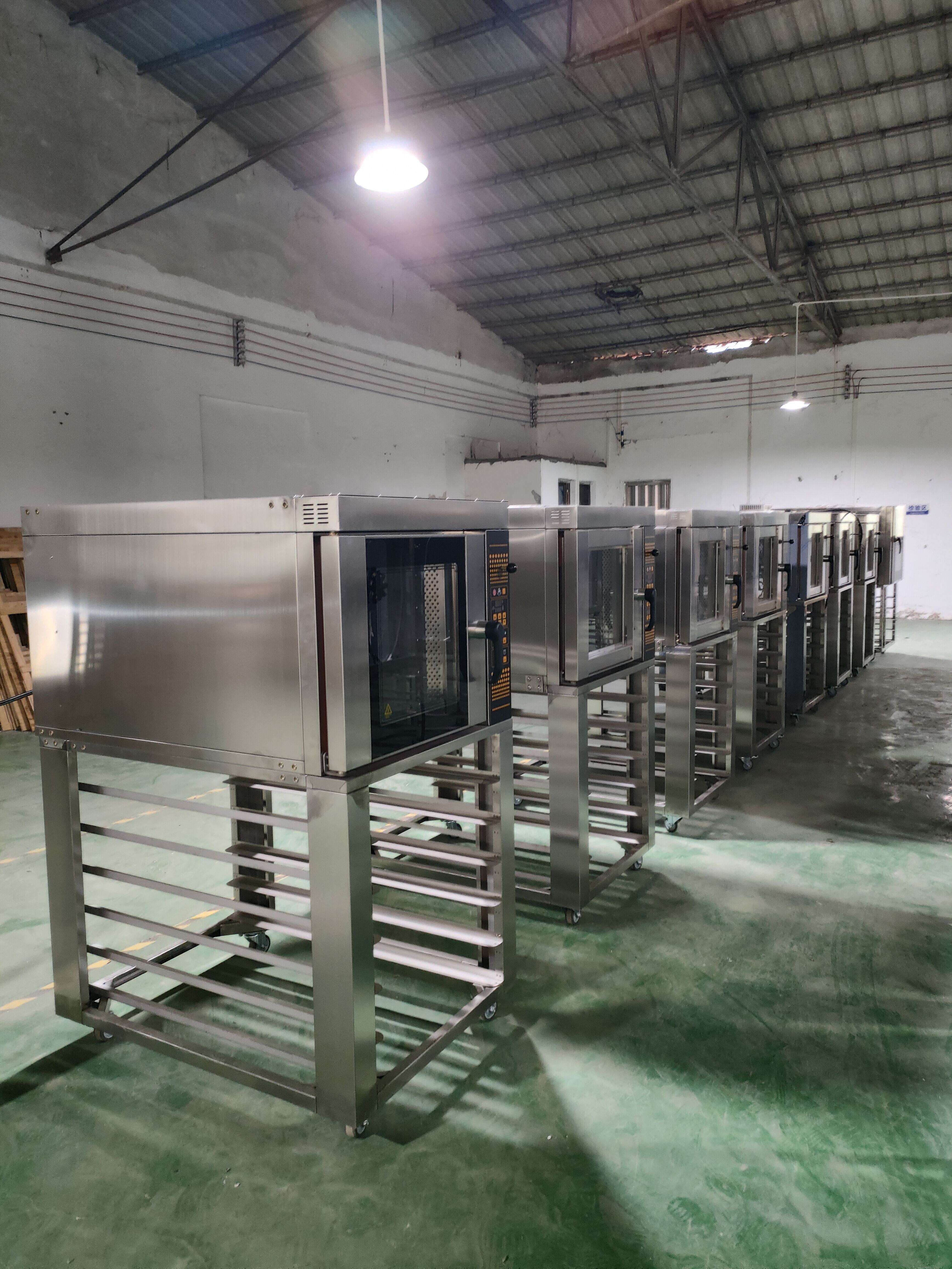 ベーカーズコンベクションオーブンを使用する主な利点は何ですか？