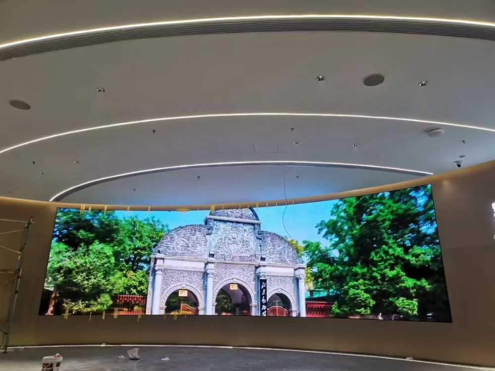 Indoor P2.5 Small Pixel Pitch Curved LED display for museum in Spain