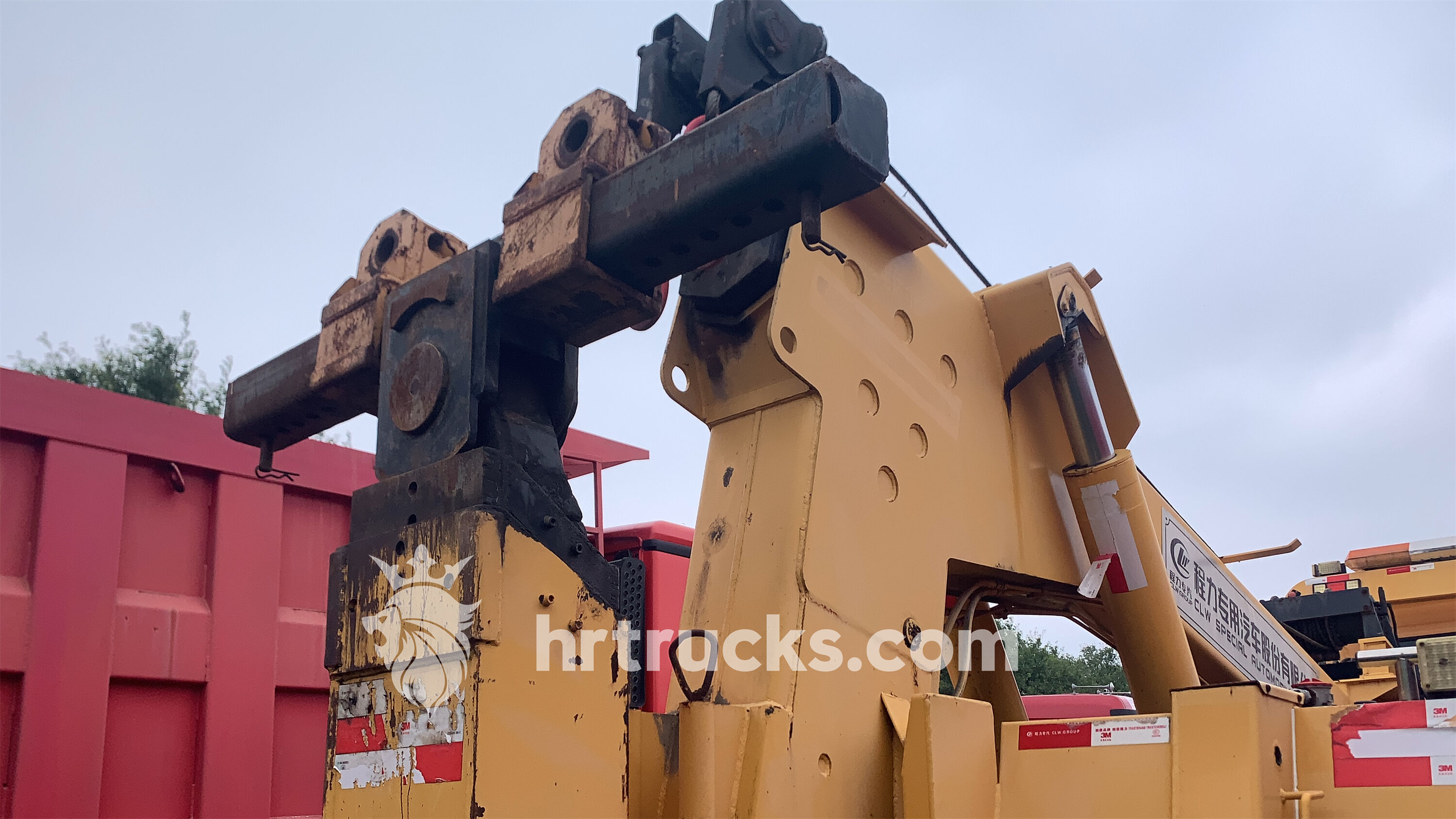 HR TRUCKS HOWO Tractor Truck: Engineered for Heavy-Duty Performance