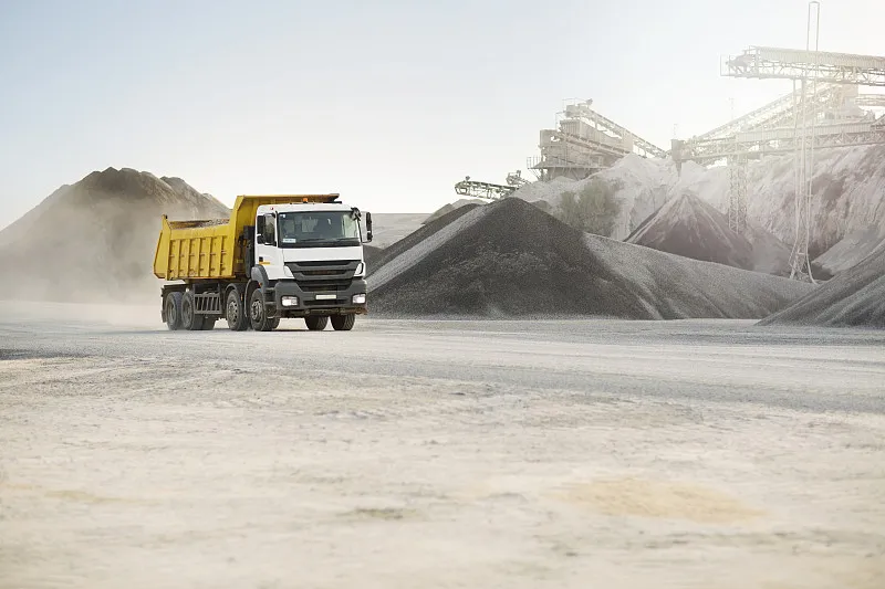  The Versatility of Sand and Gravel Trucks in Construction