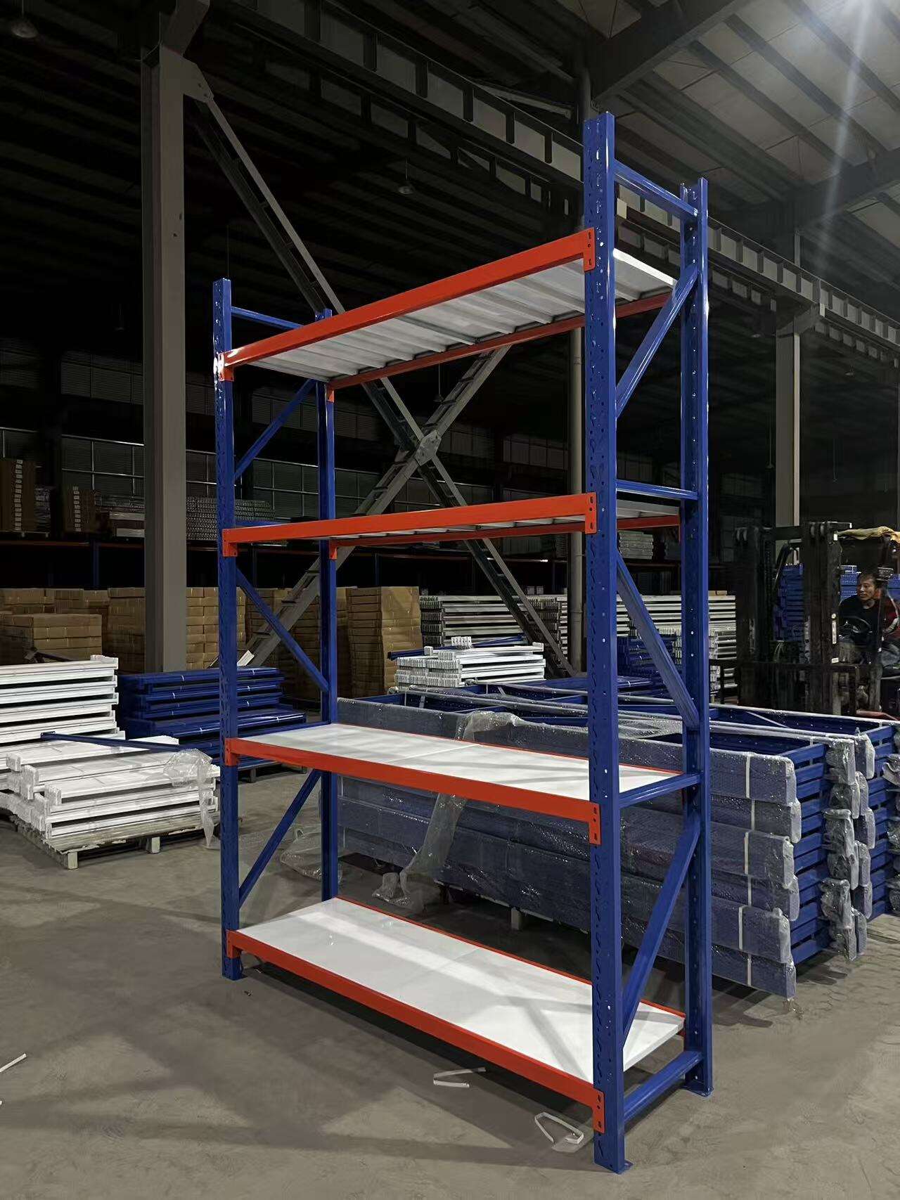 تركيب رف أزرق وبرتقالي