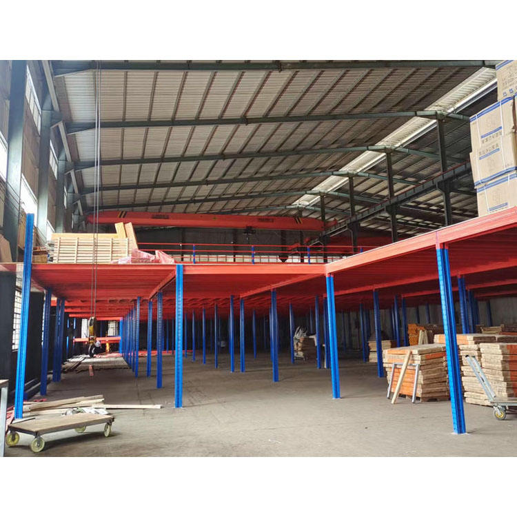 Installazione della scaffalatura mezzanino