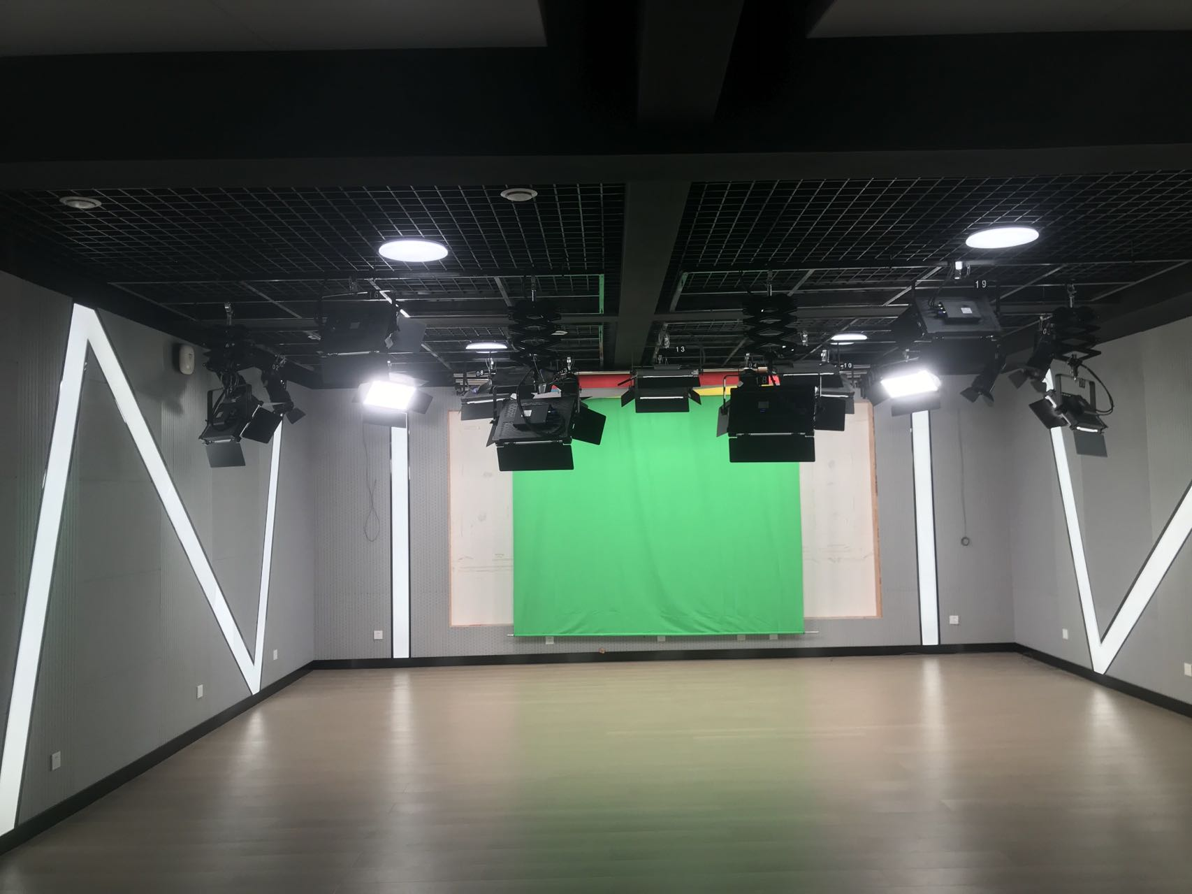 Acoustic decoration project of the studio of the School of Journalism and Communication of Hubei University