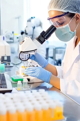 The Role of Lab Coats in Ensuring Safety in Pharmaceutical Labs