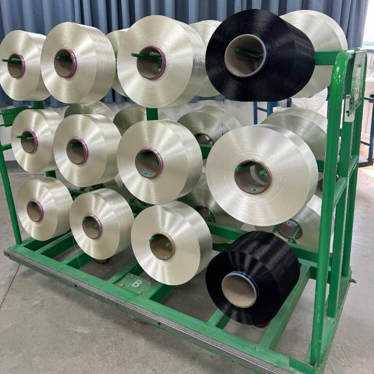 Mga Nangungunang Recycled Polyester Yarn Supplier para sa Green Manufacturing