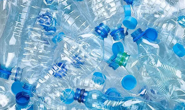 PET-Flaschen werden zu recyceltem Garn – Eine nachhaltige Reise beginnt