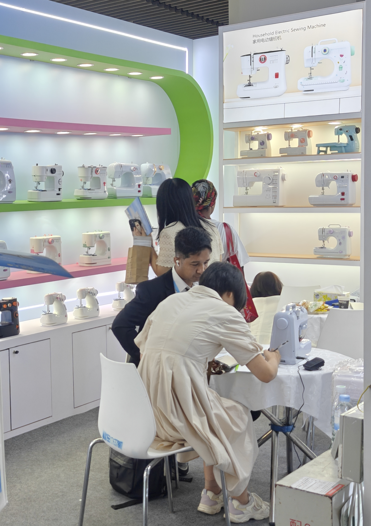 Fanghua Sewing Machine Debuts at Canton Fair 2025 – Autumn Edition-3