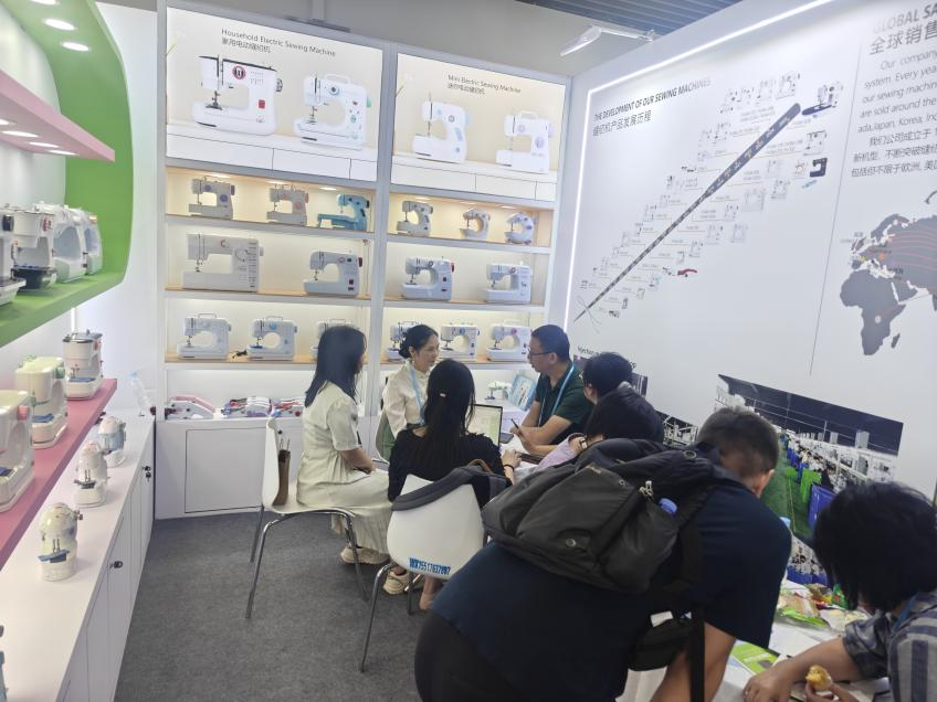 Fanghua Sewing Machine Debuts at Canton Fair 2025 – Autumn Edition-1