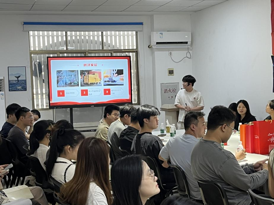 Two Enterprises in the Industry Visit AQUA GALLERY for Exchange and Learning in Mid - September of 