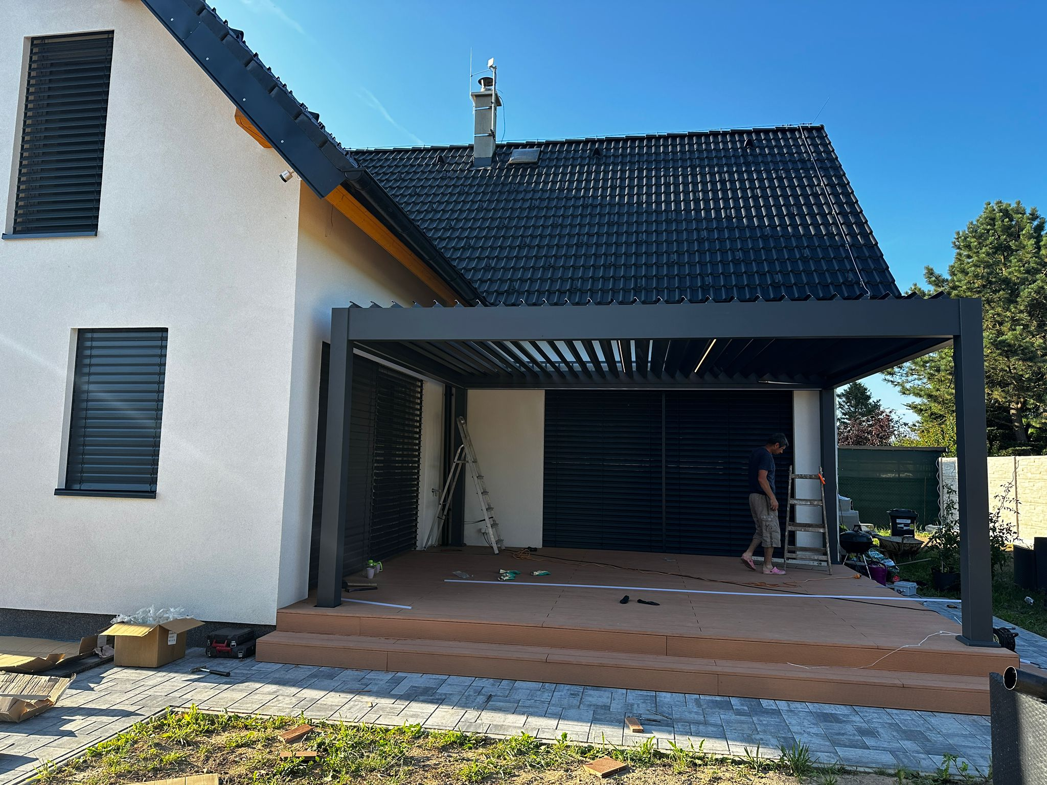 How Can You Customize a Pergola for Any Season?