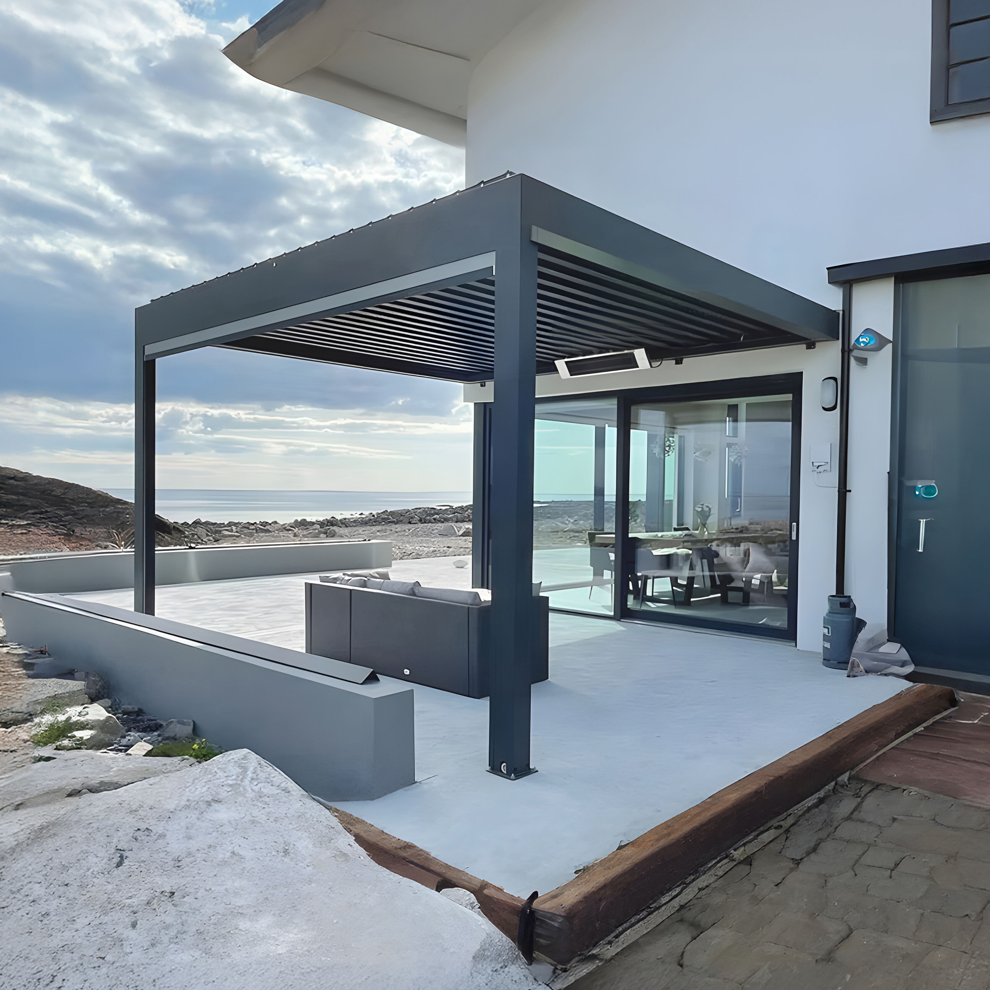 What Features Should a High-Traffic Commercial Pergola Have?