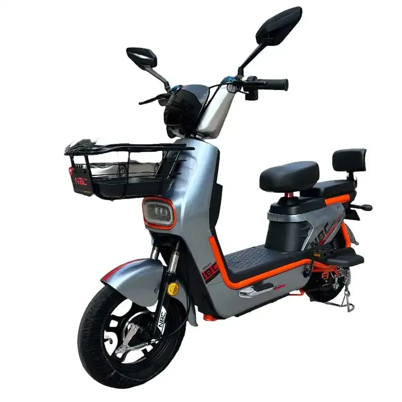 ¿Qué ventajas ofrecen los scooters eléctricos tipo ciclomotor para desplazarse en la ciudad?