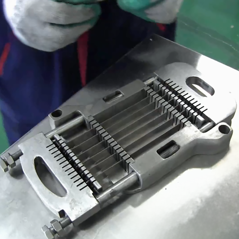 TW-RD400冻肉切丁机刀片间距可调.png